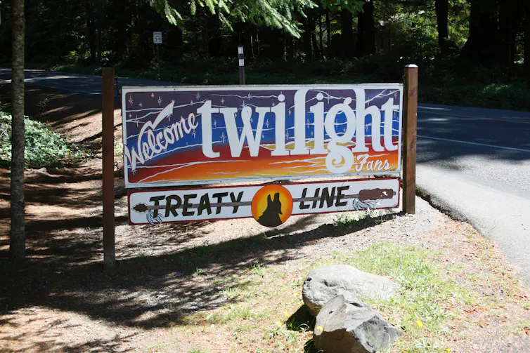 A sign saying 'welcome Twilight fans'