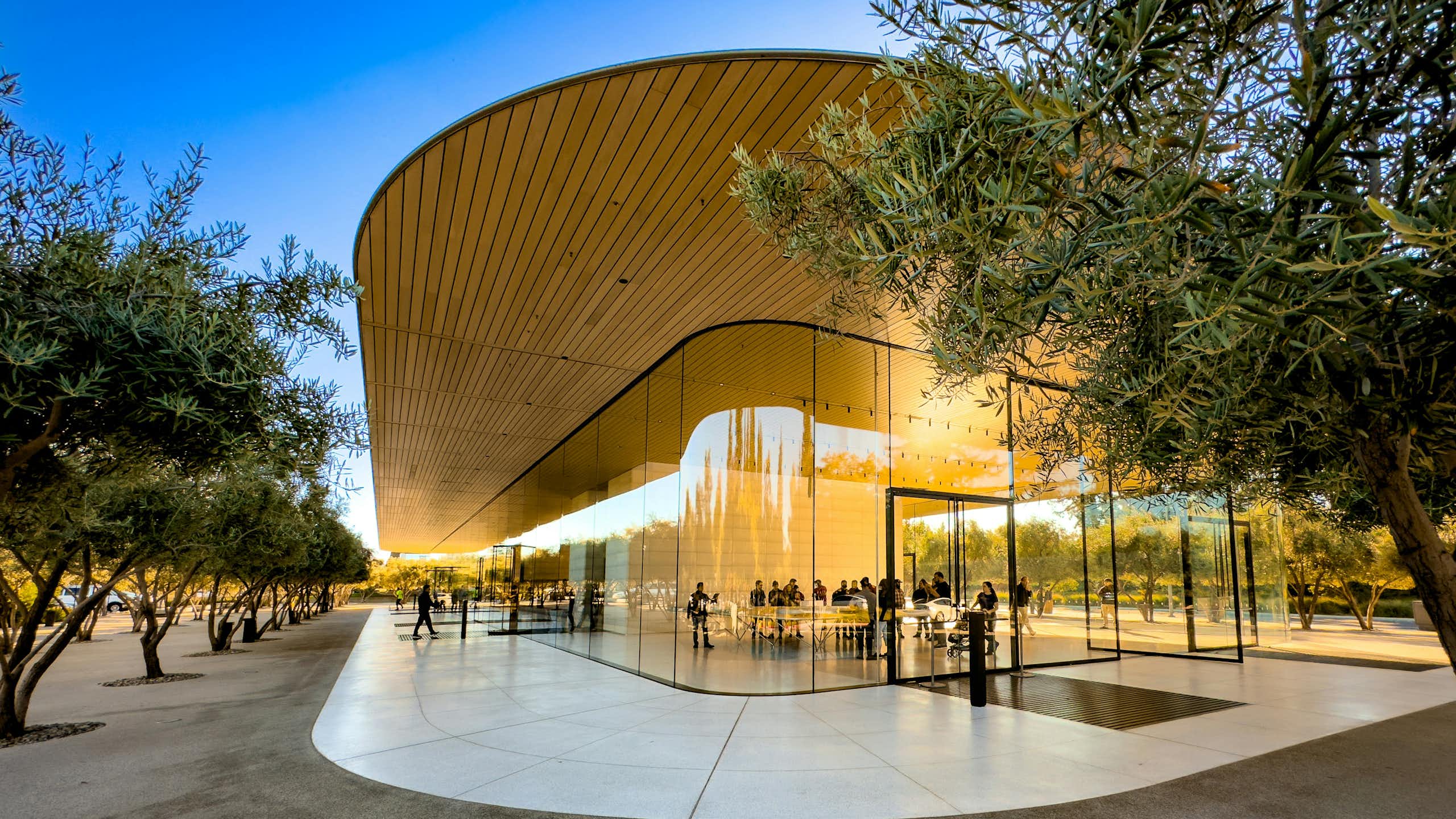 Une vue du hall d'entrée d'Apple Park, siège social d'Apple, à Cupertino en Californie.