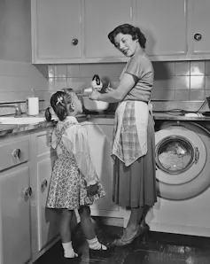 mother with daughter in kitchen in 1950s