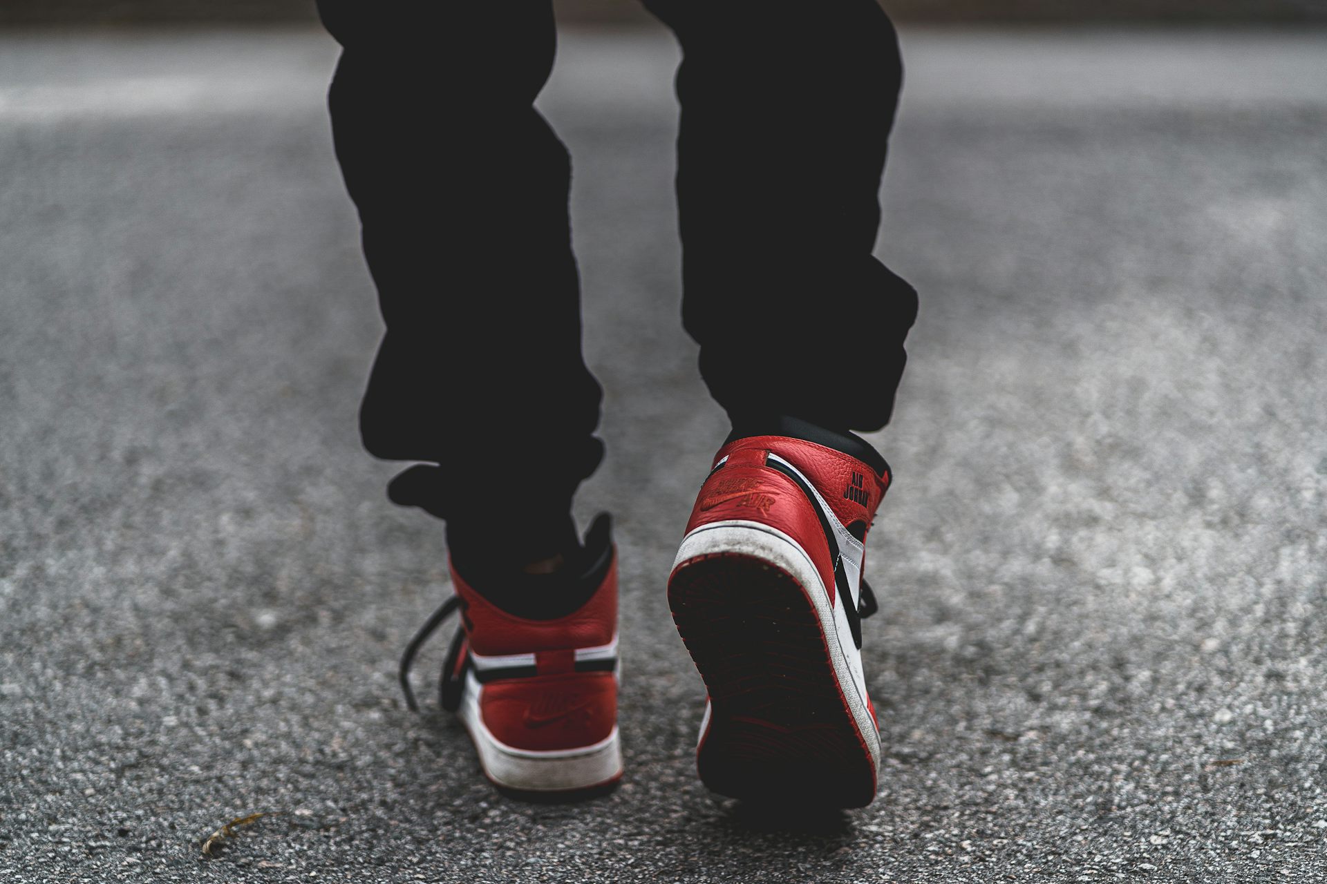 Could your walk be a signal about your ability to win a fight?