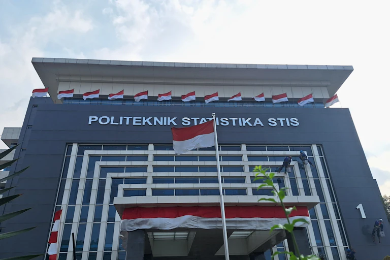 Sekolah kedinasan telah lama menjadi jalur khusus rekrutmen ASN