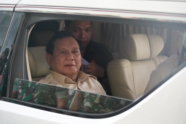 Prabowo klaim ia telah membangun cita-cita ayahnya, Sumitro Djojohadikusumo, namun kebijakan yang dibuatnya tidak mencerminkan pemikiran ekonomi Sumitro.