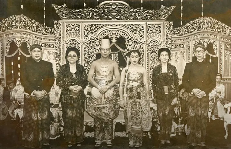 Ayah Prabowo, Sumitro Djojohadikusumo adalah ekonom Indonesia terkemuka dan pernah menjadi menteri di era Orde Lama maupun Orde Baru.