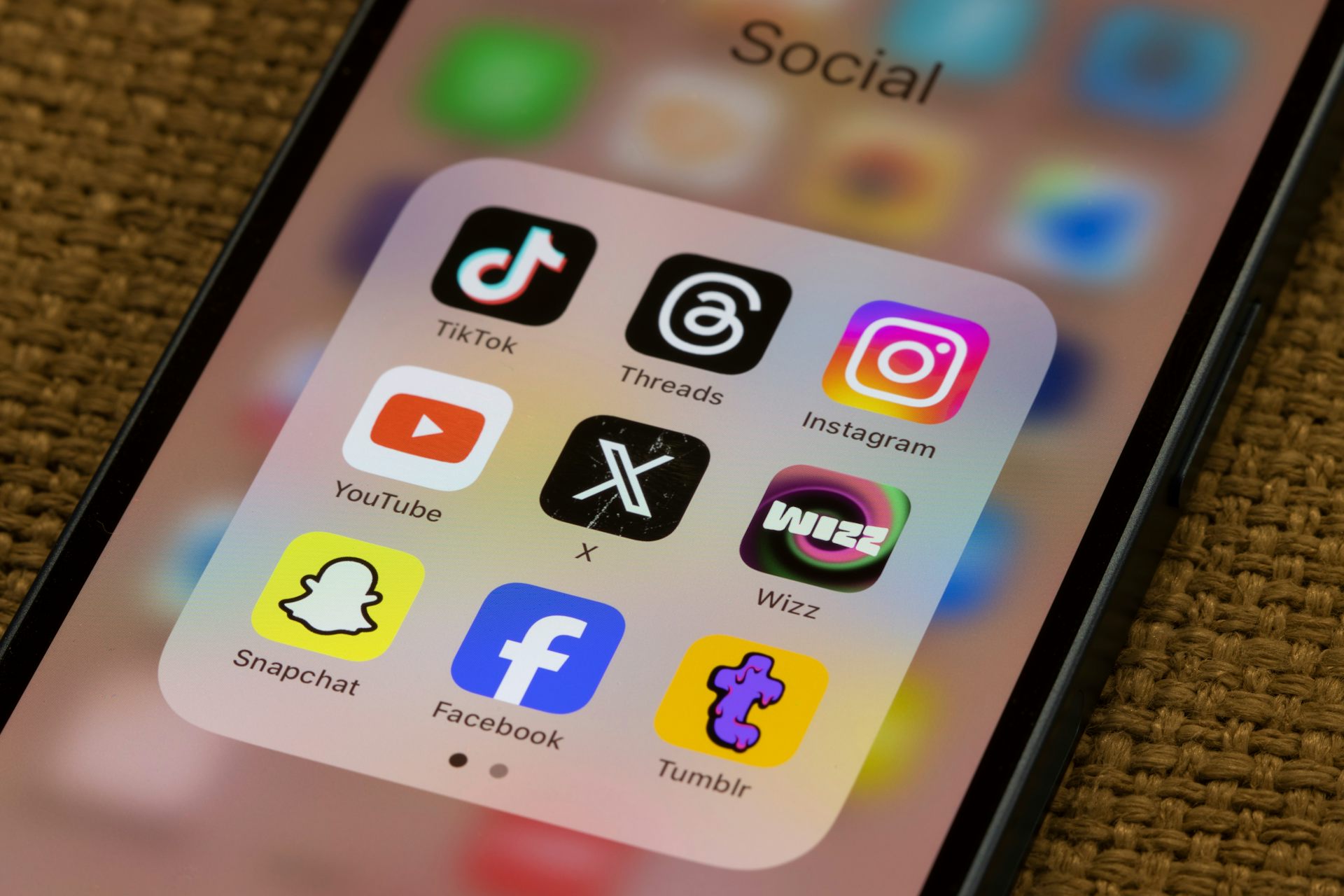 Media sosial seperti Instagram menjadi rujukan informasi bagi gen Z.