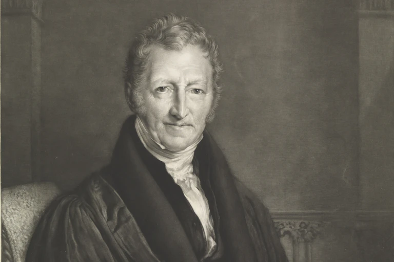 Dessin en noir et blanc représentant un homme assis vêtu d'un manteau épais, tenant un livre.