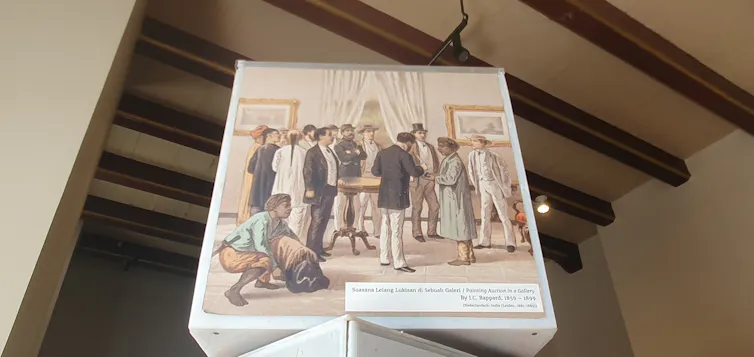 Pribumi digambarkan sebagai warga rendahan dalam sebuah lukisan di meseum.