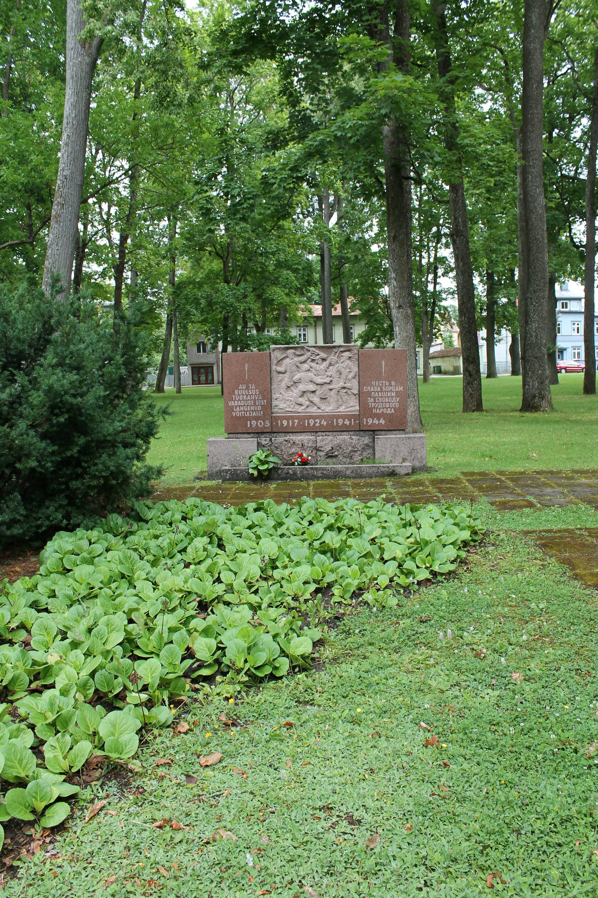 A monument in Pärnu, Estonia, dedicated to the people killed defending the Soviet Union.