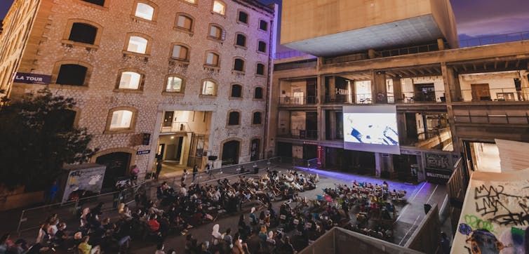 Cinéma en plein air à la friche