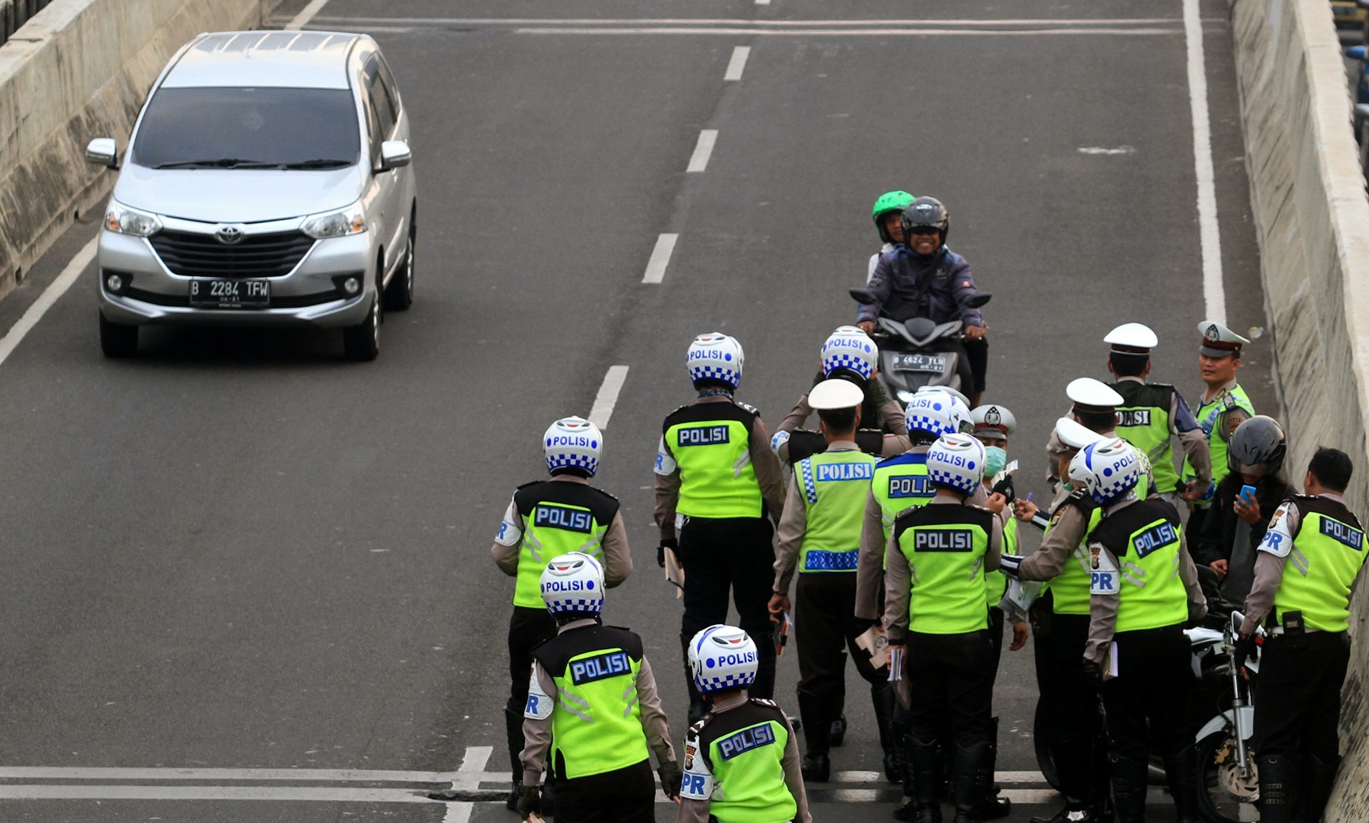 Publik mendesak reformasi kepolisian, namun upaya tersebut sulit karena pemerintah dan DPR tak menunjukkan kemauan politik untuk melakukan pembenahan.