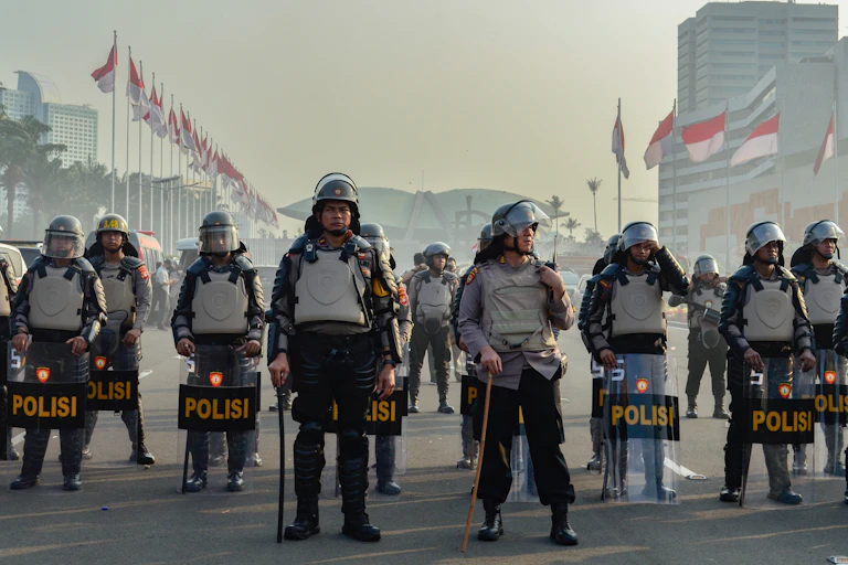 Publik mendesak reformasi kepolisian pasca-meninggalnya pengemudi ojol yang dilindas rantis Brimob.