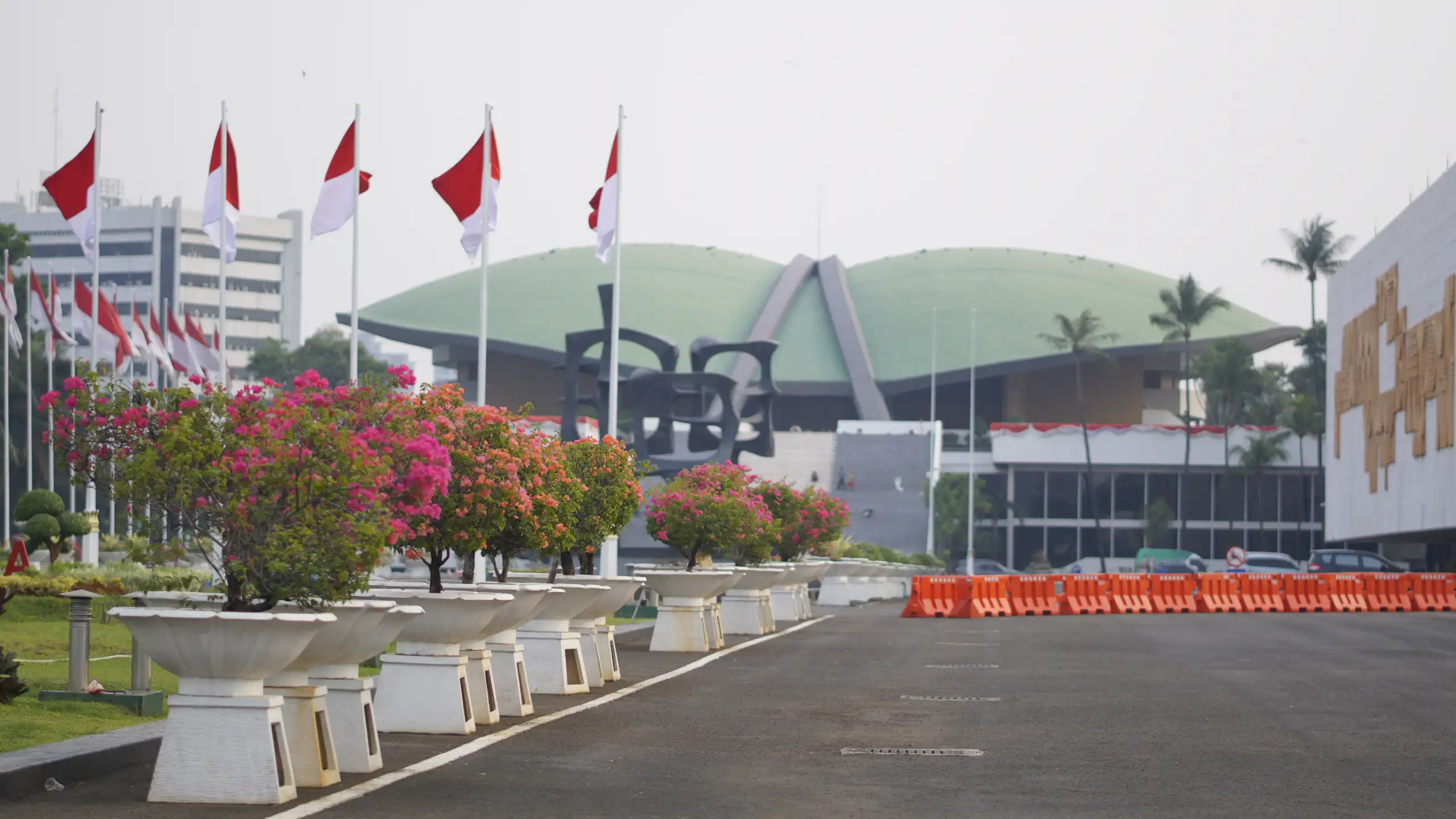 People across the cities in Indonesia flock to the streets to protest the high salaries of lawmakers and demand the dissolution of the sitting parliament.