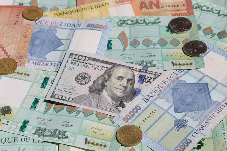 Dollar américain et livre libanaise