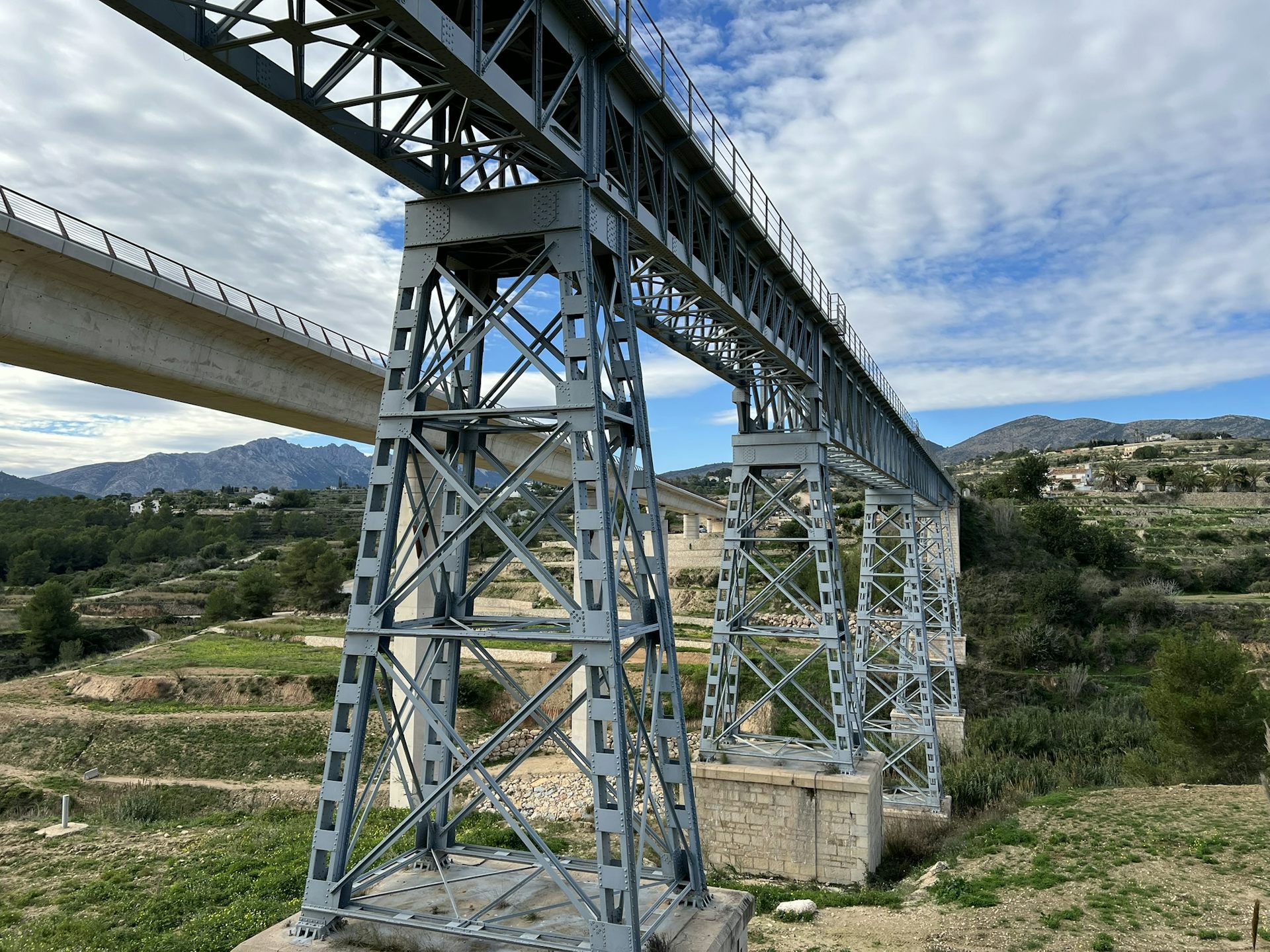 ¿Cómo se mantienen en pie los puentes? Desvelamos el secreto de su resistencia