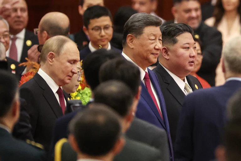 Chinese president Xi Jinping, Russian president Vladimir Putin and North Korean leader Kim Jong-un at a reception.