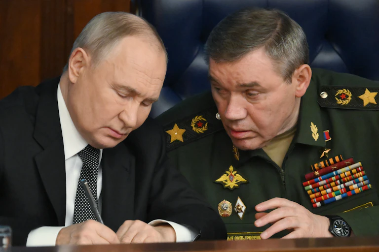 Vladimir Putin talks with the chief of Russian's defence staff, Valery Gerasimov.