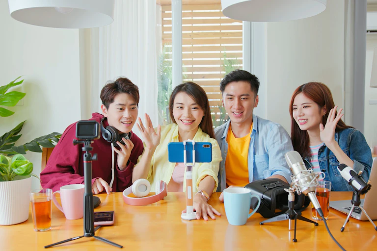 Influencer yang beretika dapat membantu warganet keluar dari ruang gema.