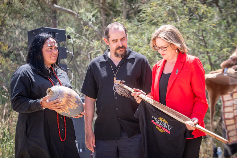 Indigenous leaders exchange gifts with the Victorian Premier, Jacinta Allan