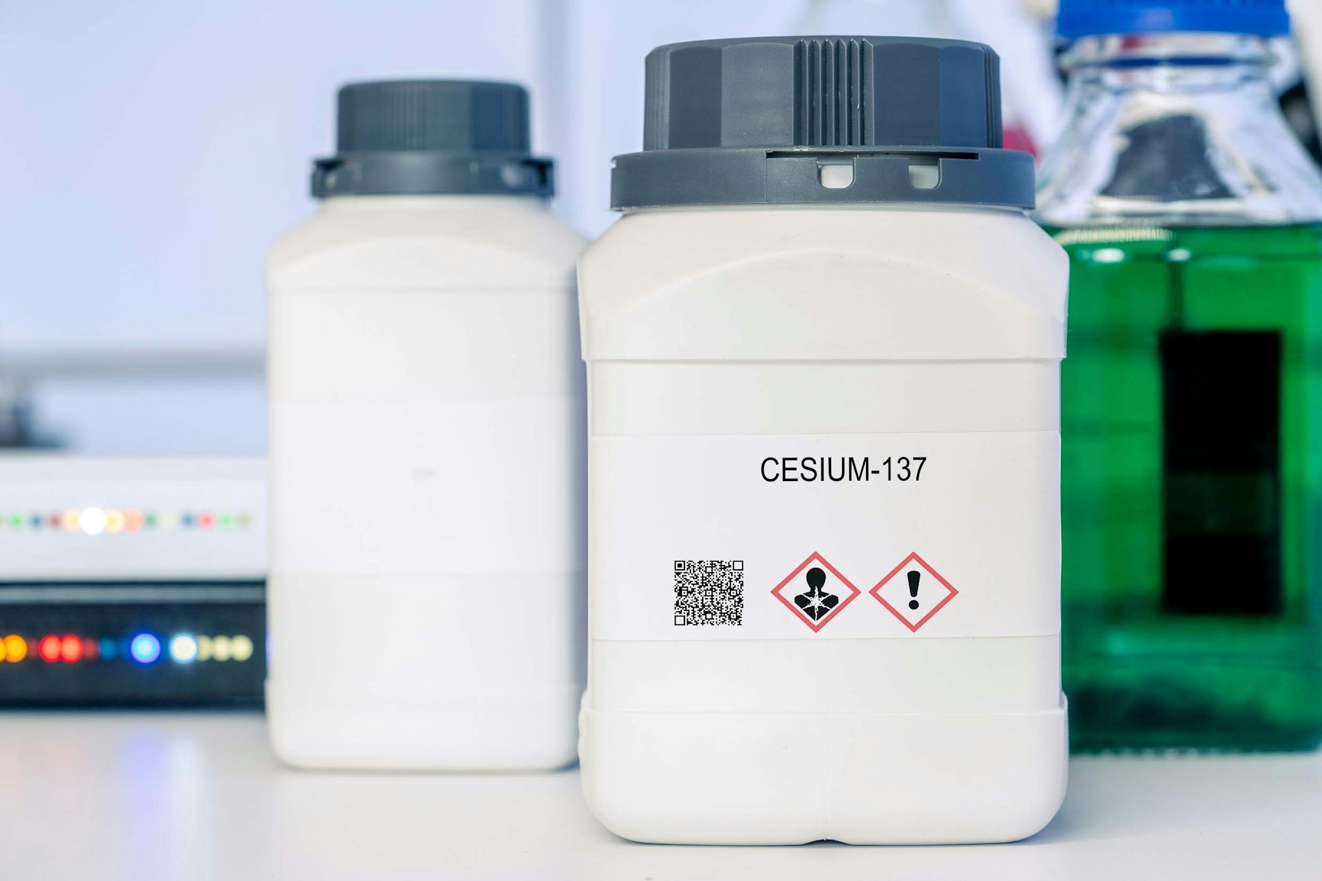 Cesium 137 bisa memancarkan radiasi gamma yang merusak DNA dan kromosom.