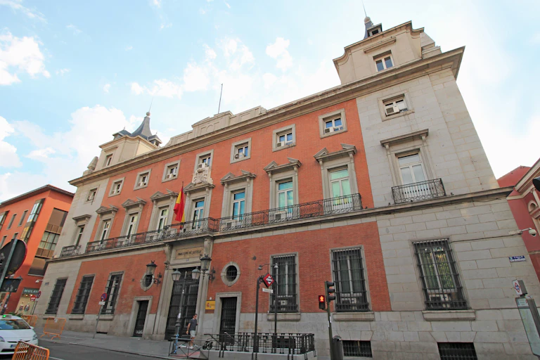 Fachada de palacio antiguo