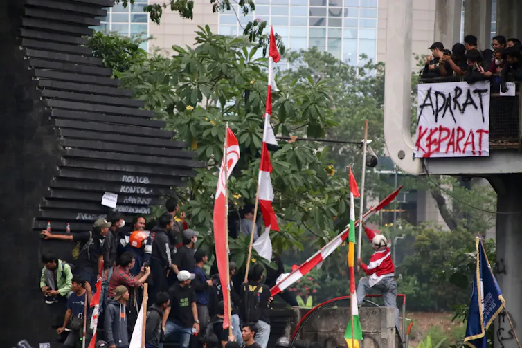 Salah satu slogan yang menunjukkan pembangkangan politik