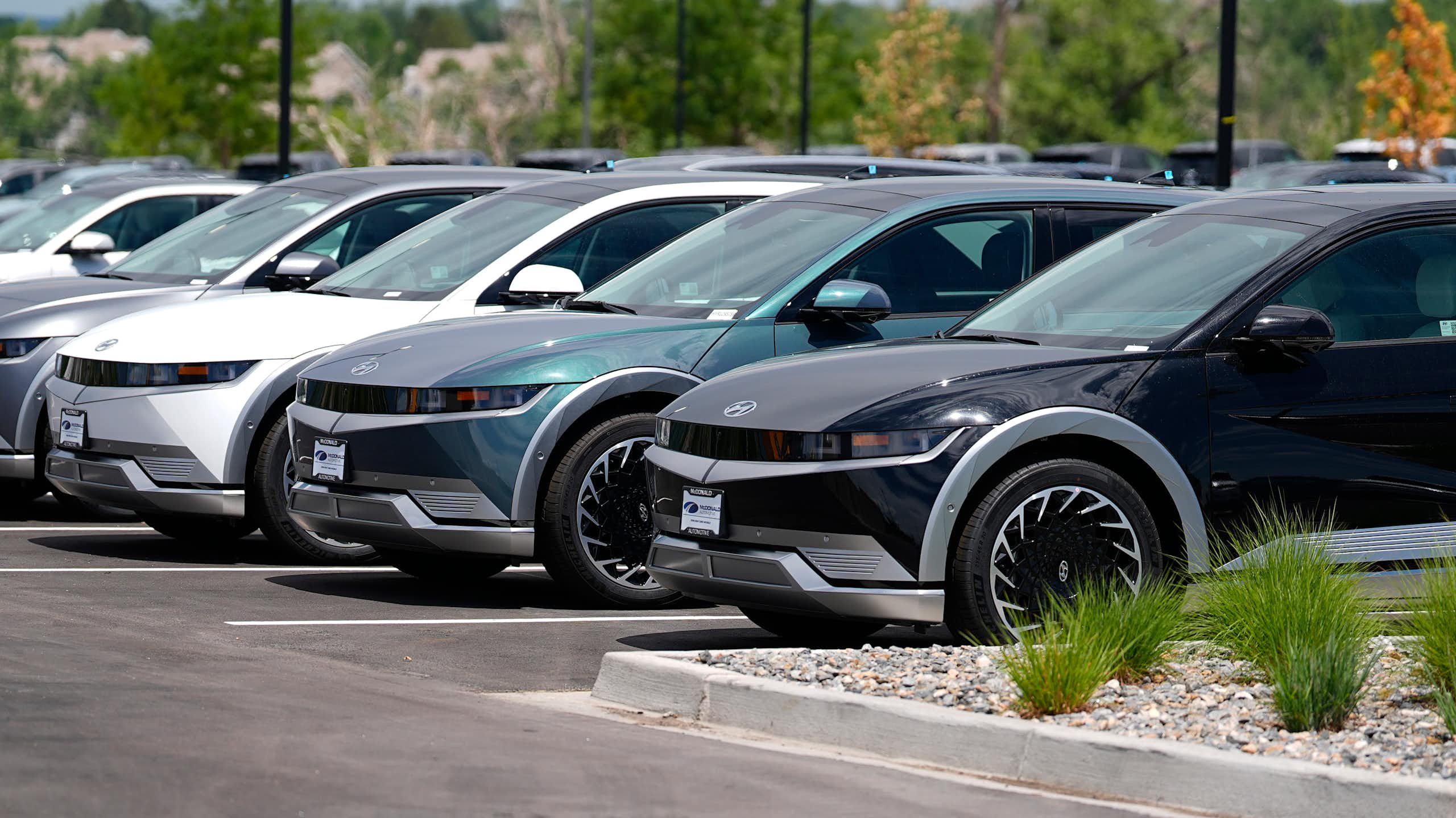 Des voitures électriques en vente chez un concessionnaire