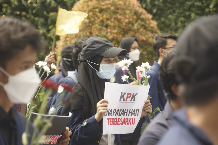 Demonstrasi menolak pelemahan kpk pemberantasan korupsi indonesia