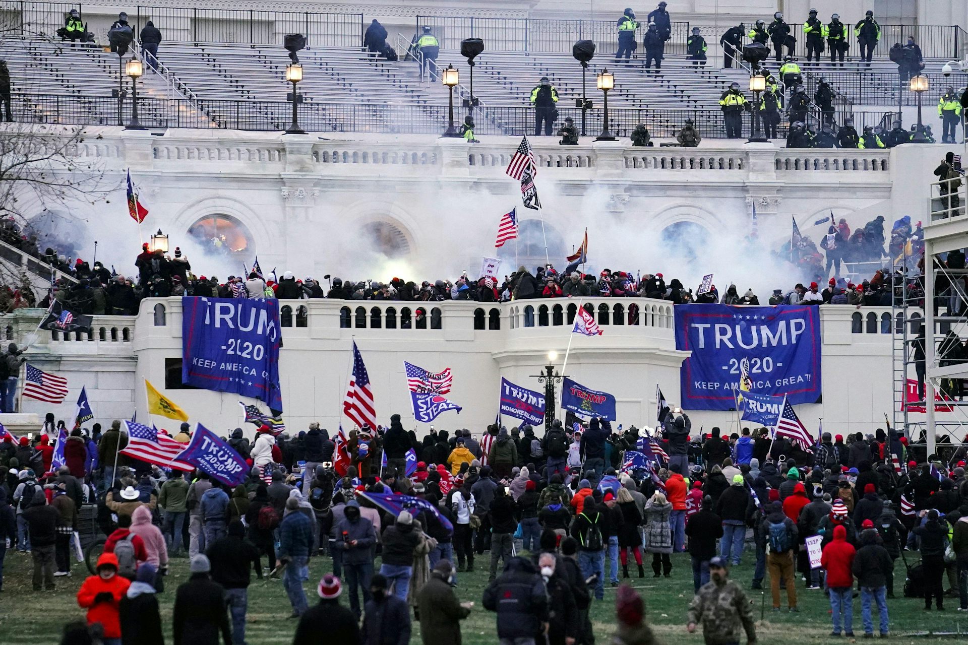 Supporters ofr Donald Trump invade the US Capitol during the january 6 riots.