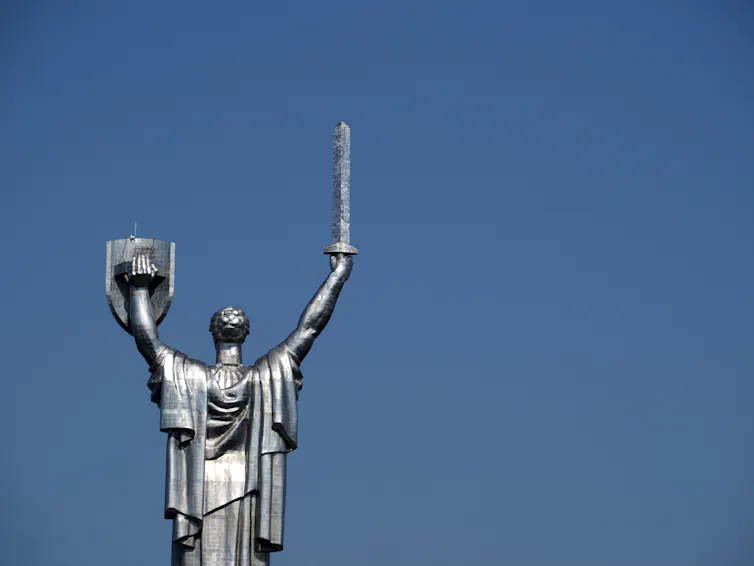 A picture of a large statue.