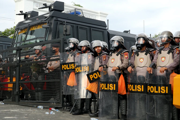 The Indonesian police are criticised by the public after members of the Mobile Brigade crushed and killed a civilian.