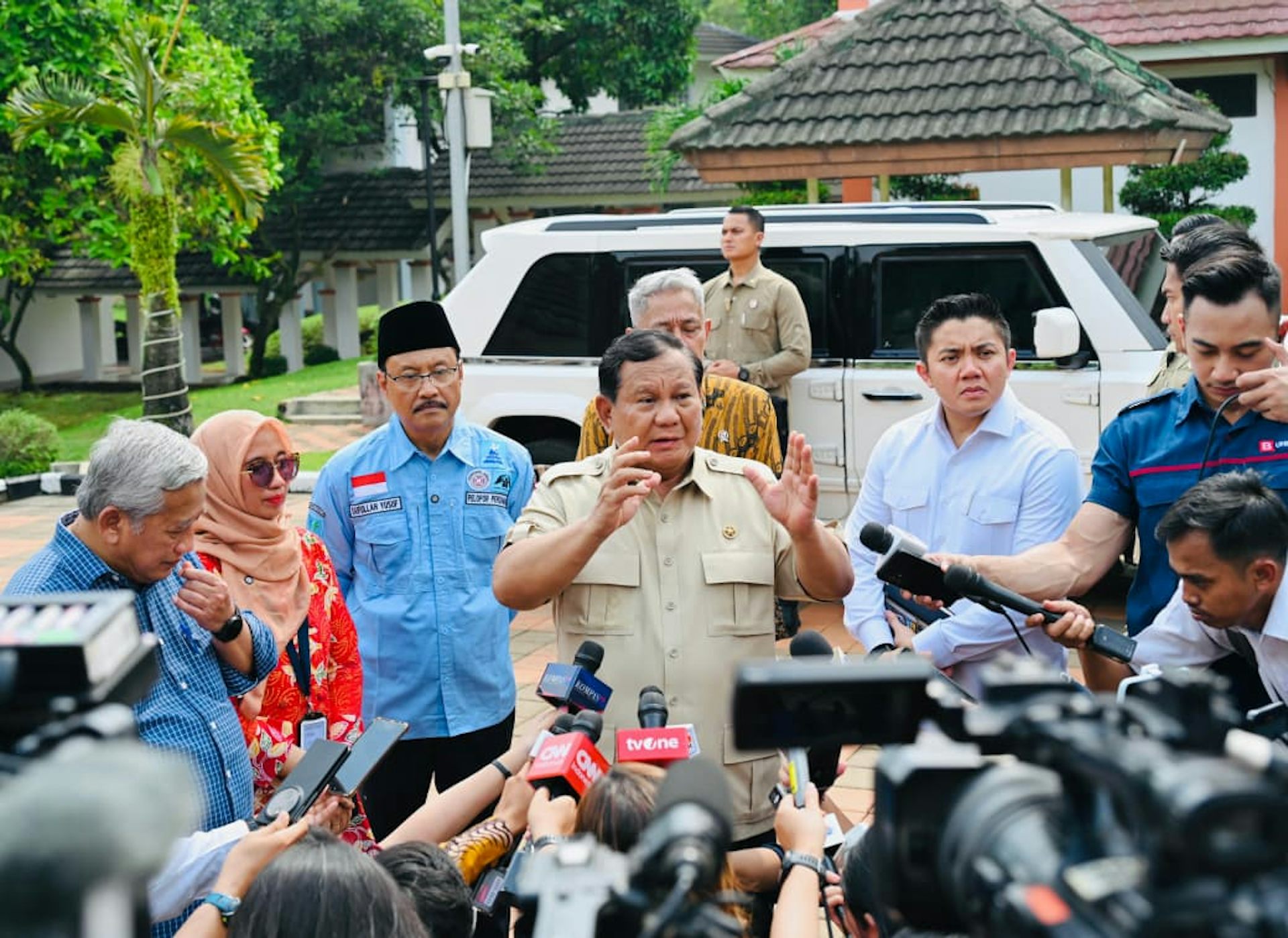 Presiden Prabowo berkunjung ke Beijing di tengah memanasnya aksi protes publik di Jakarta.