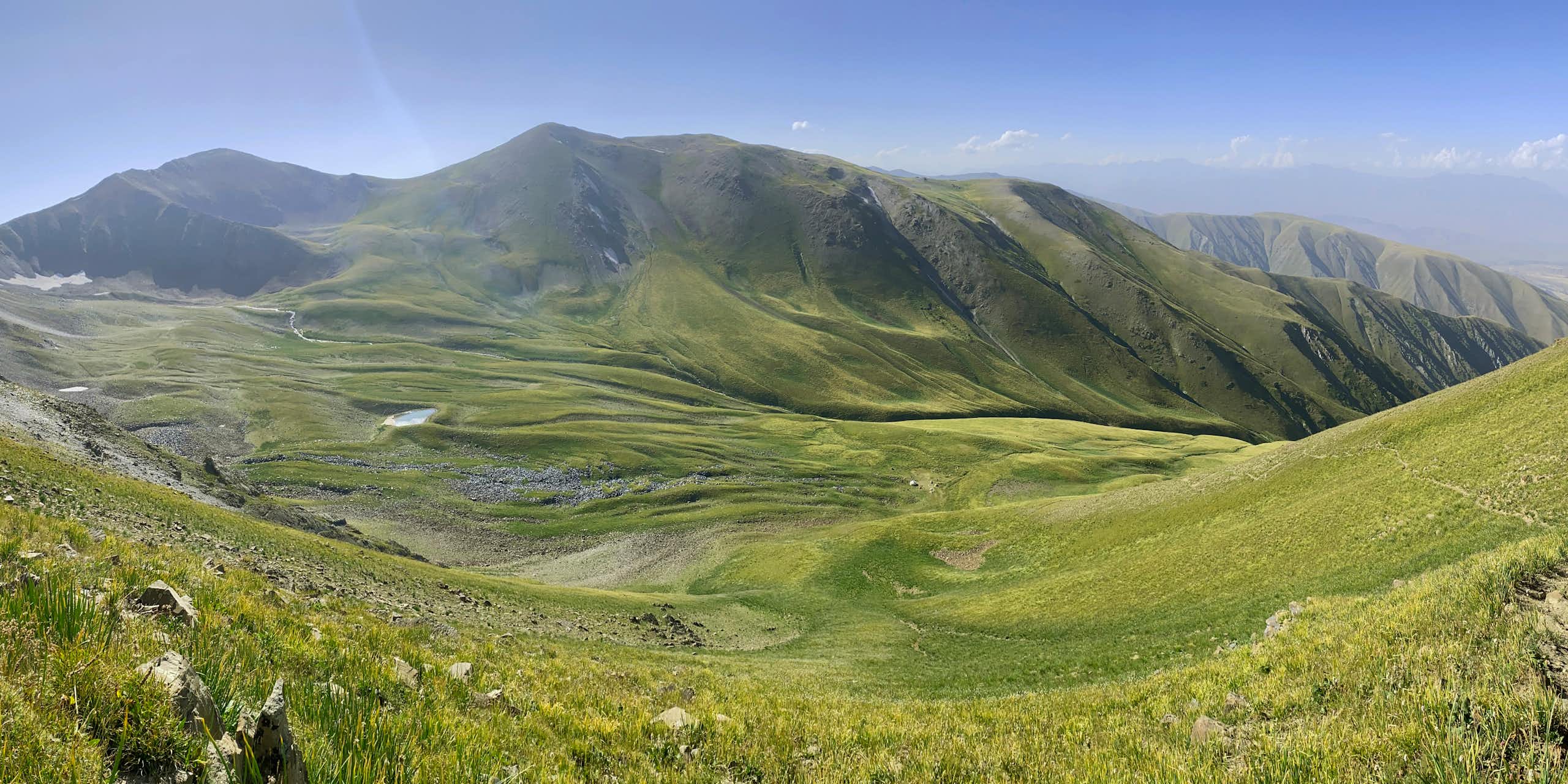 Vista general del valle glaciar de Saimaluu Tash (Kirguistán).