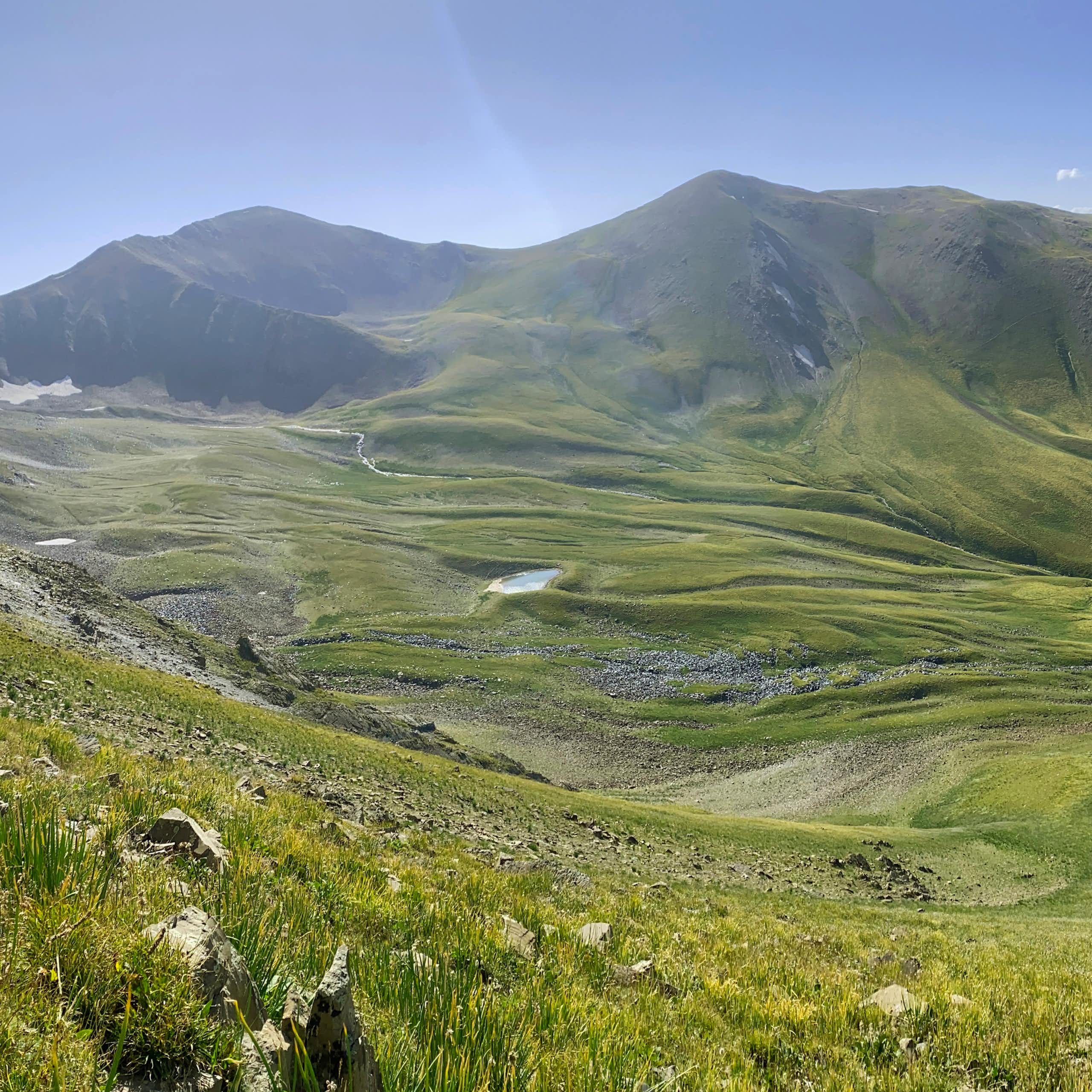 Vista general del valle glaciar de Saimaluu Tash (Kirguistán).