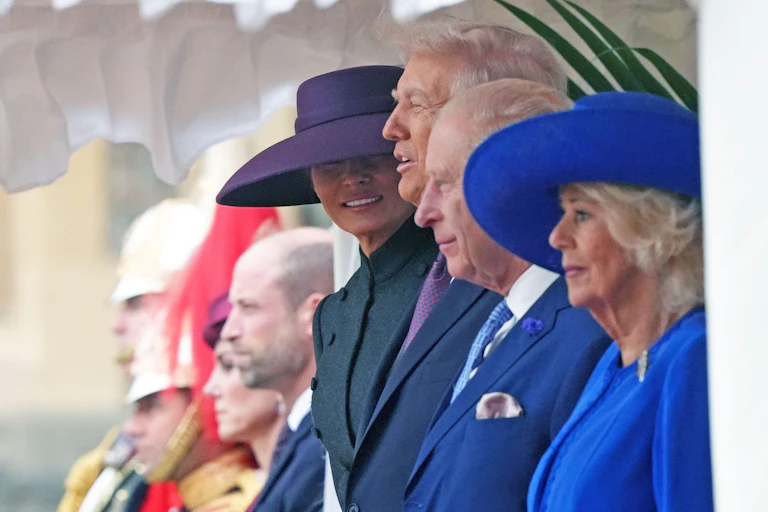 The king, queen, US president and first lady standing in a line.