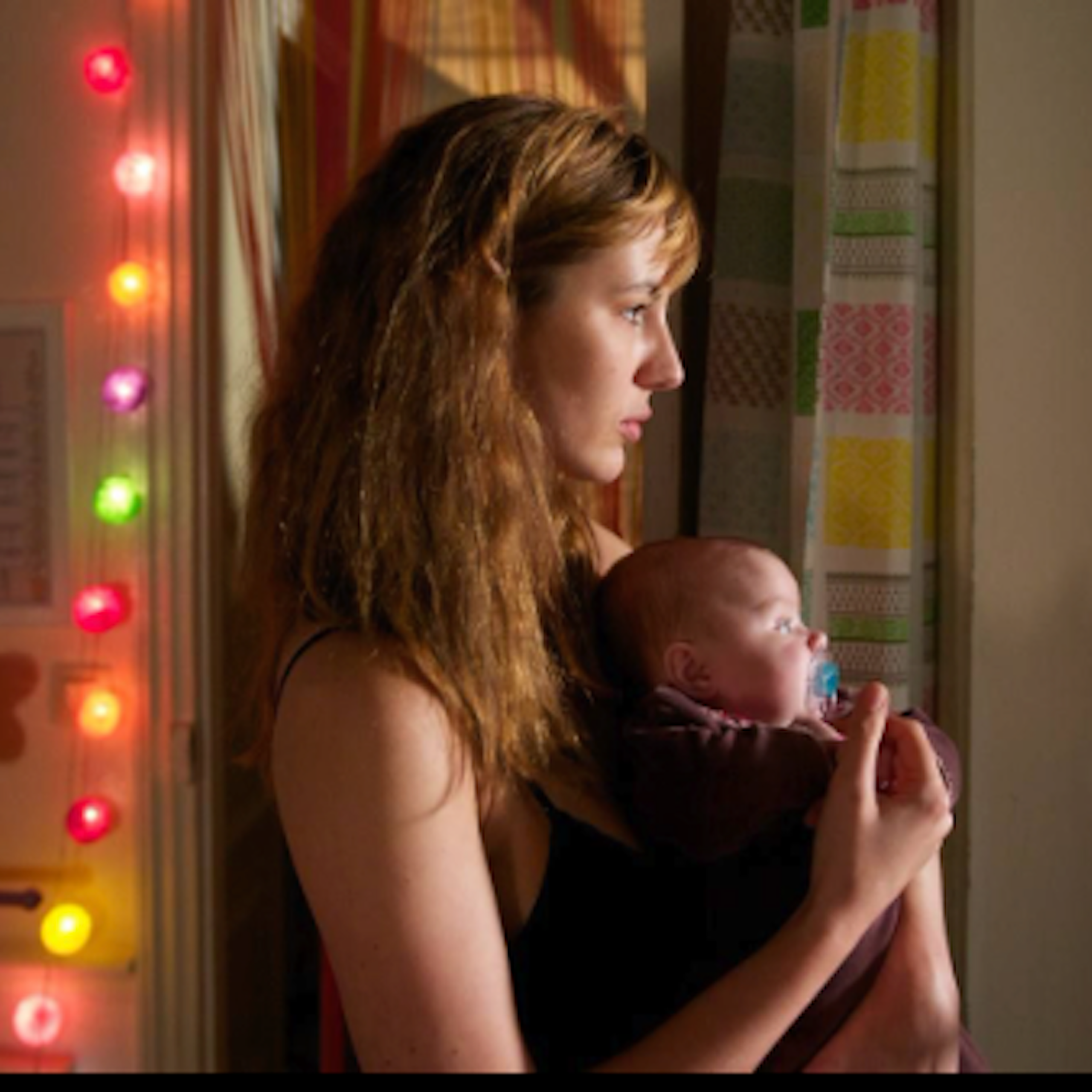 L'actrice Louise Bourgoin dans le rôle d'une doctorante en philo face aux défis de la maternité.