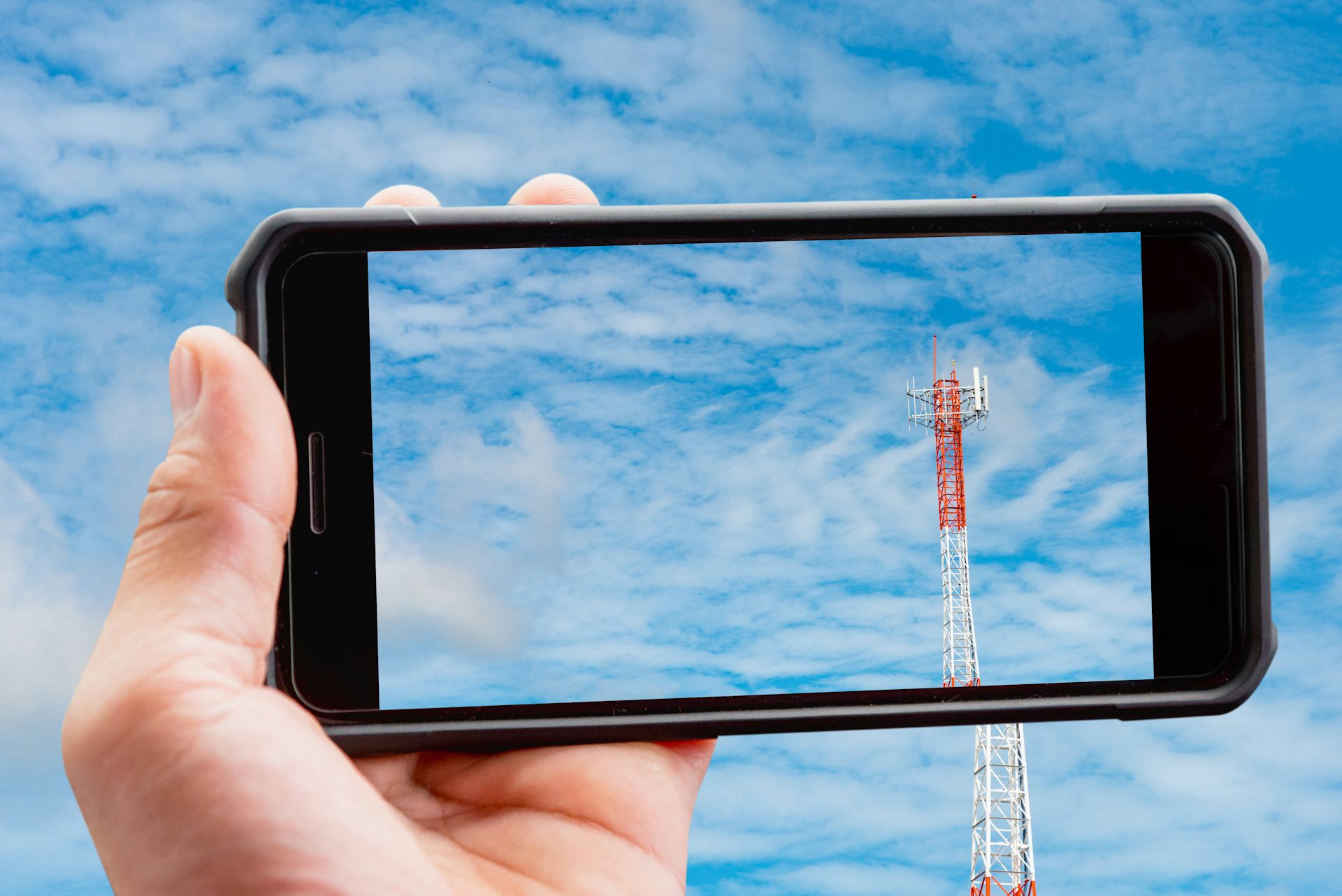Antena de telefonía vista en la pantalla de un móvil.