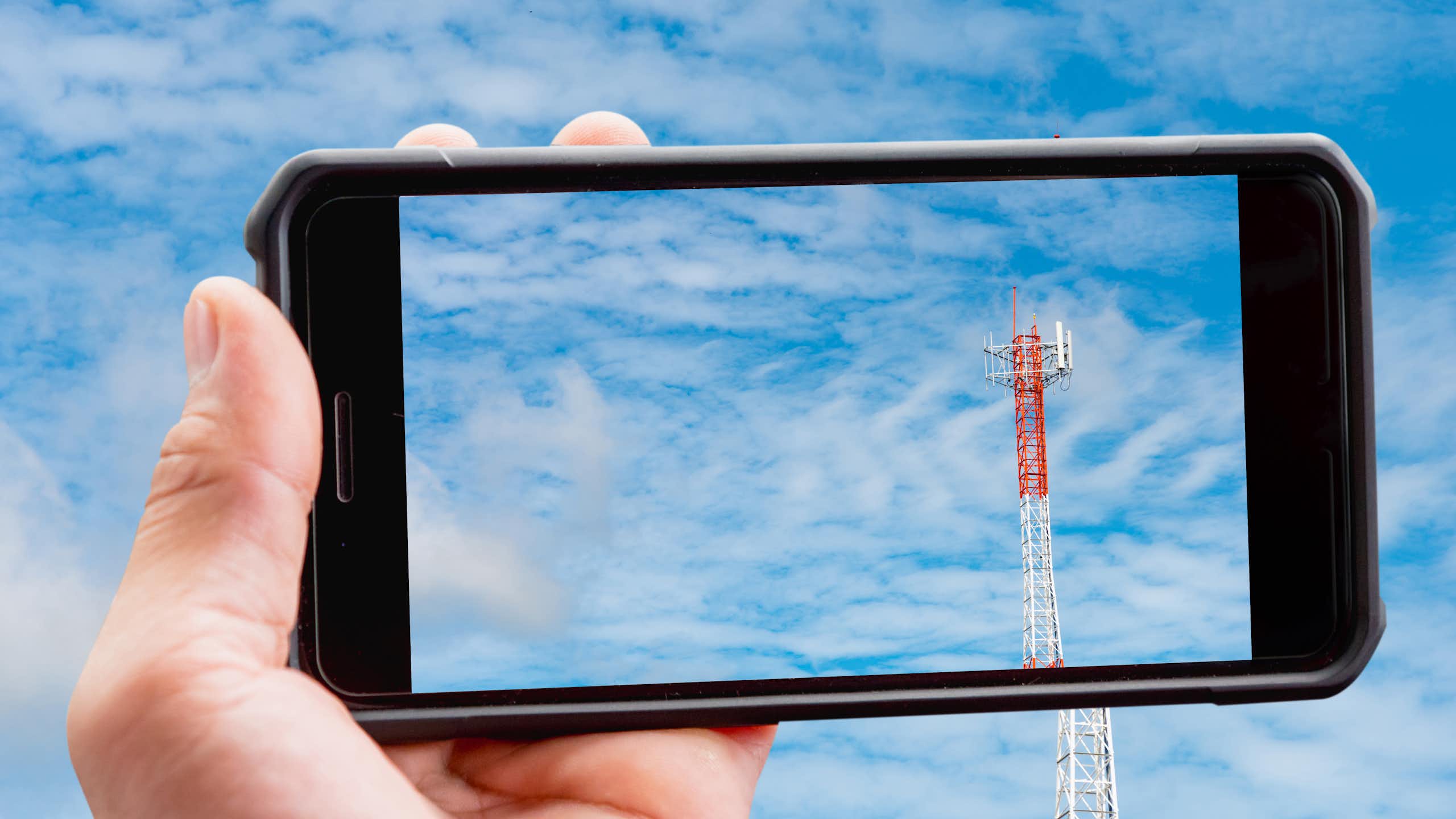 Antena de telefonía vista en la pantalla de un móvil.