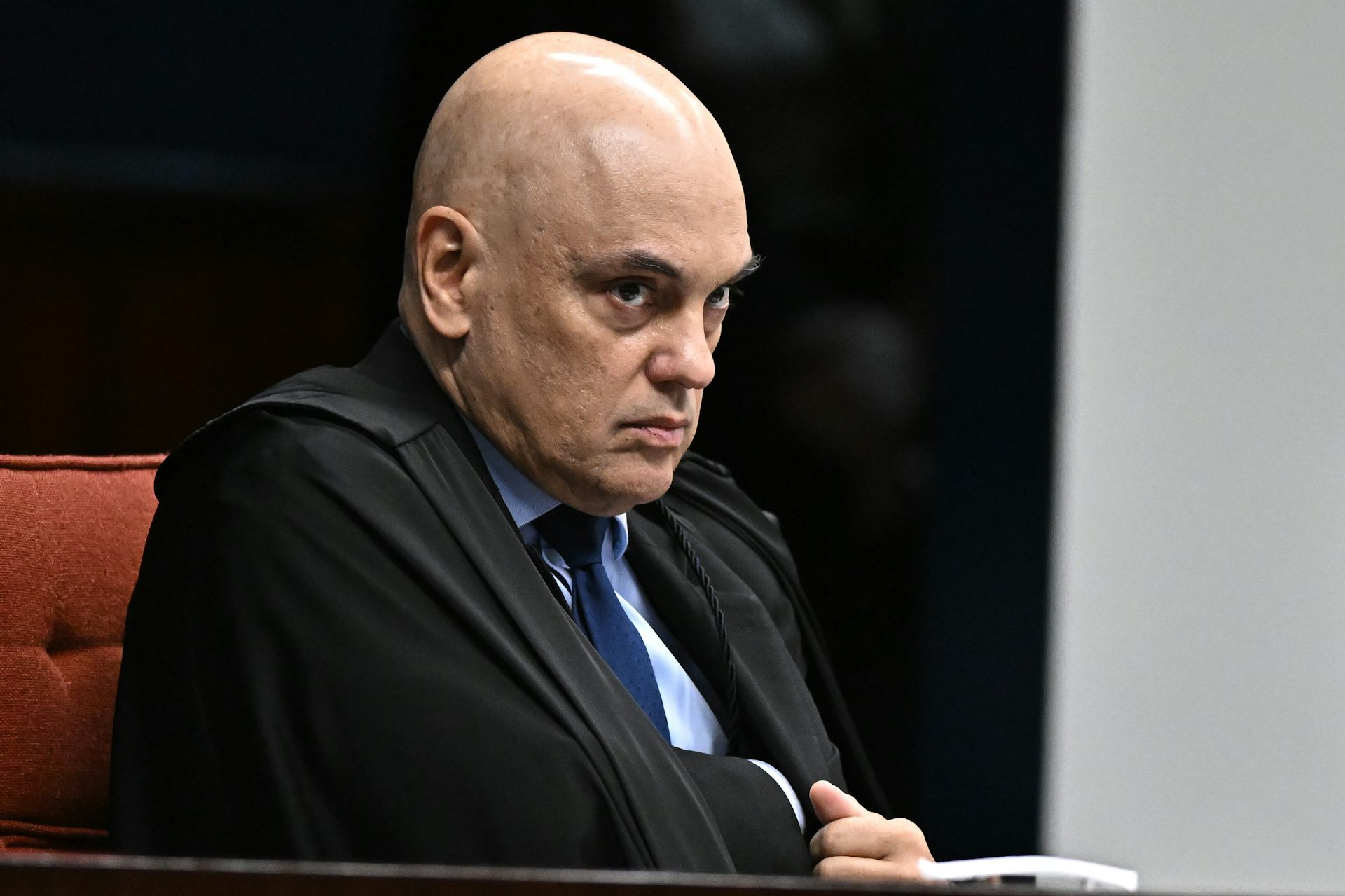 Alexandre de Moraes sat in court.