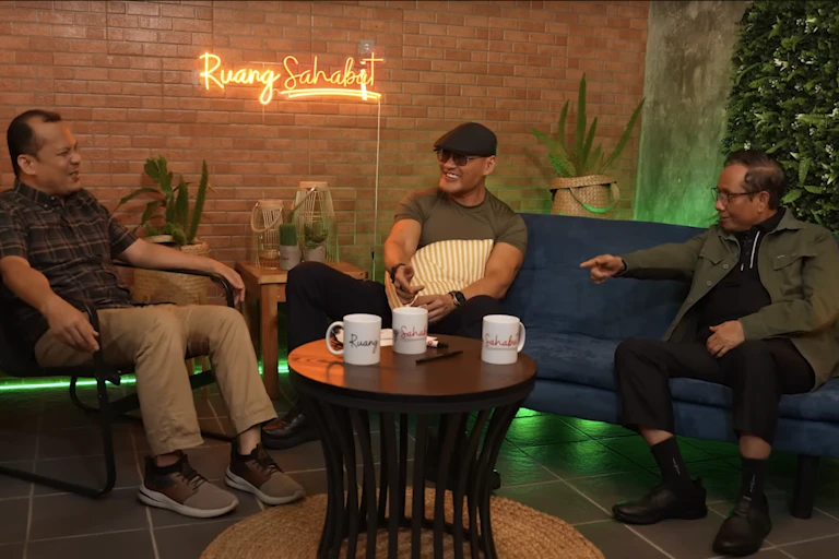 Mahfud Md dan Deddy Corbuzier dalam podcast