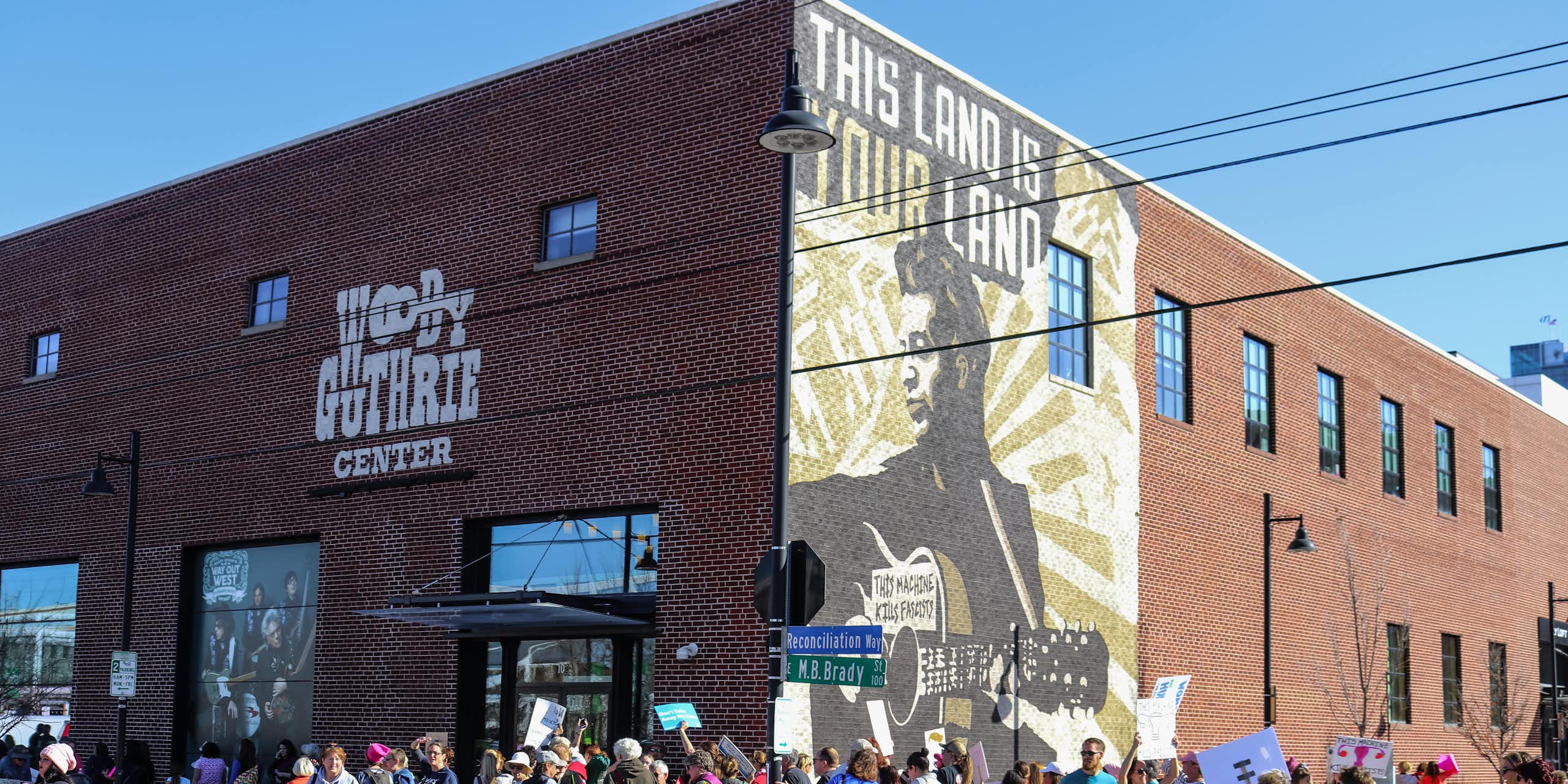 La troublante actualité du nouvel album de Woody Guthrie, sorti 58 ans après sa mort