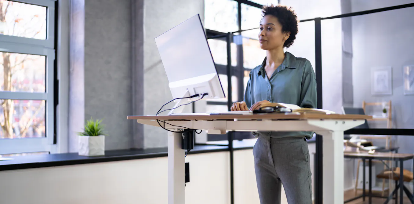 Travailler assis ou debout ? Pour la productivité et la santé, mieux vaut alterner Travailler assis ou debout ? Pour la productivité et la santé, mieux vaut alterner