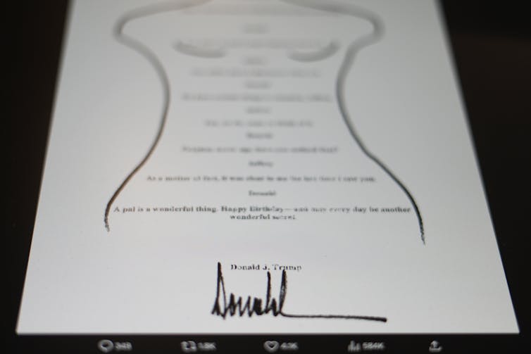 El 'libro de cumpleaños' de Epstein transforma las notas privadas en un registro heredado 2 La silueta de un cuerpo femenino dibujado en tinta negra con letras borrosas.