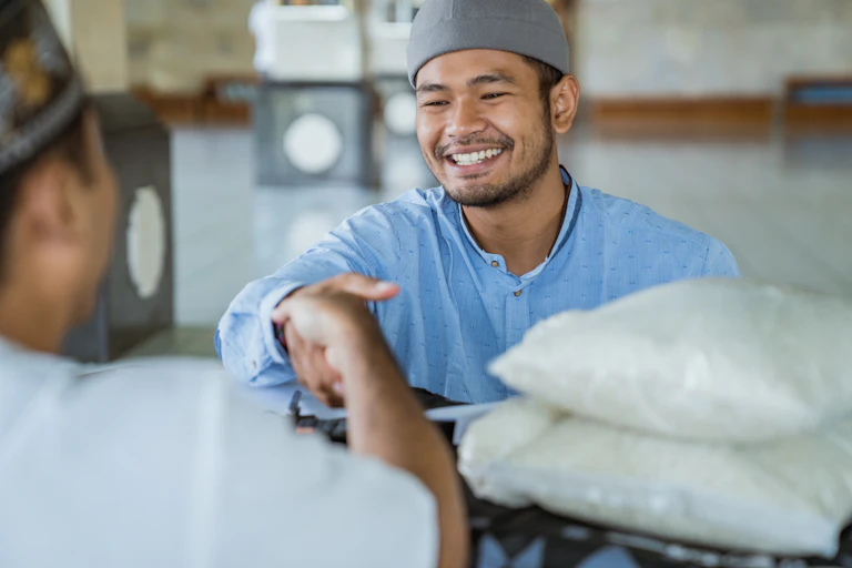 Tingginya kesadaran filantropi masyarakat Indonesia, berakar dari kuatnya nilai-nilai agama Islam dan tradisi berbagi dengan sesama.