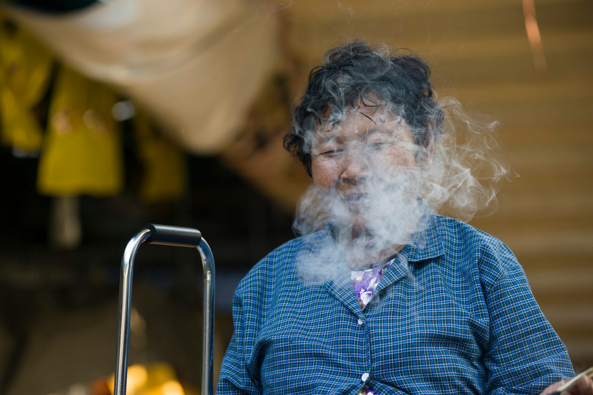 Kenaikan cukai terbukti efektif menekan jumlah perokok di Indonesia.