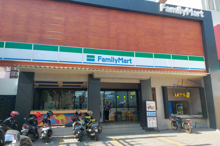 Family Mart sangat ekspansif