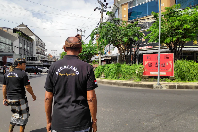 Pecalang adalah semacam polisi adat