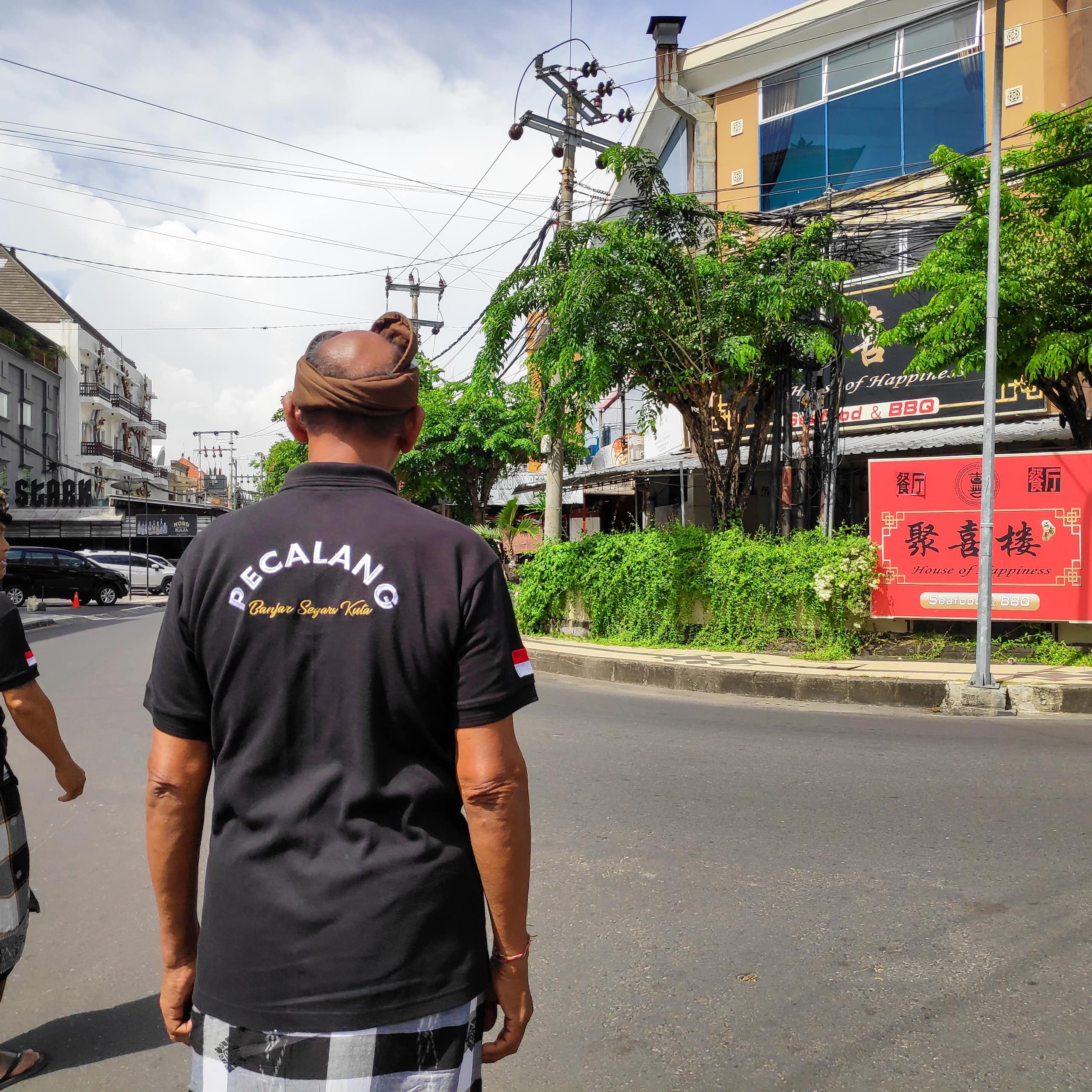 Pecalang adalah semacam polisi adat