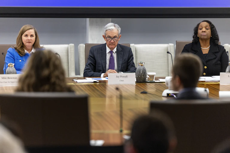 Federal reserve chair Jerome Powell and governor Lisa Cook.