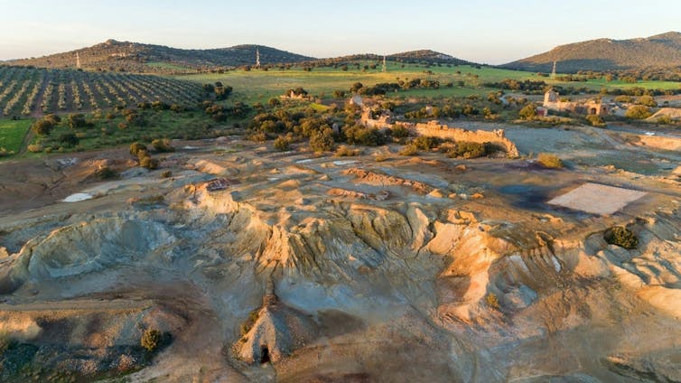 Vista panorámica de las escombreras de las minas de San Quintín, en Ciudad Real. De allí se obtuvo la planta para absorber tierras raras de terrenos contaminados