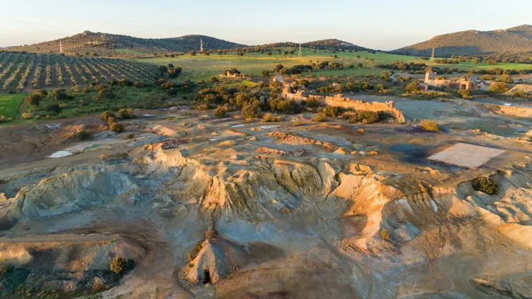 Vista panorámica de las escombreras de las minas de San Quintín, en Ciudad Real. De allí se obtuvo la planta para absorber tierras raras de terrenos contaminados