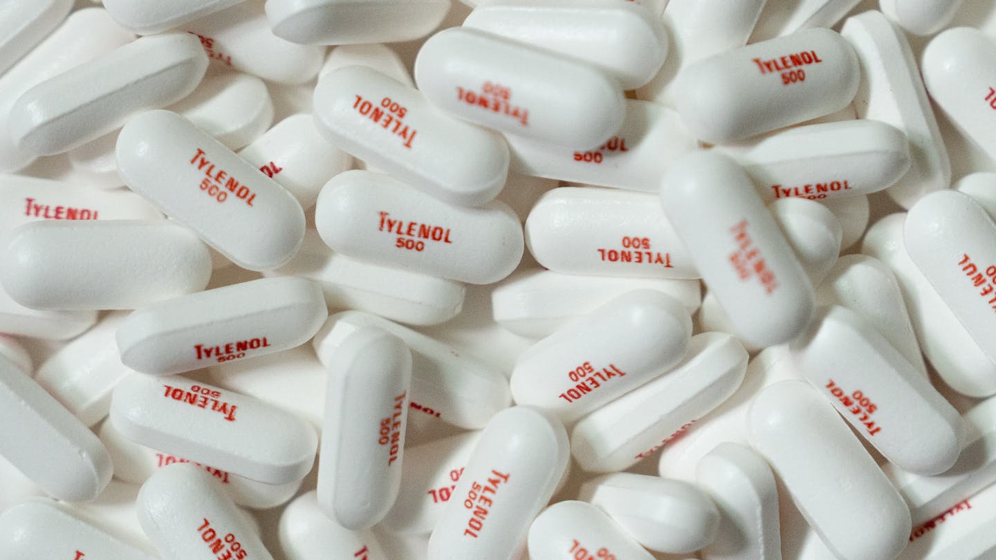 a bunch of white pills are shown with the words tylenol 500 on them in red